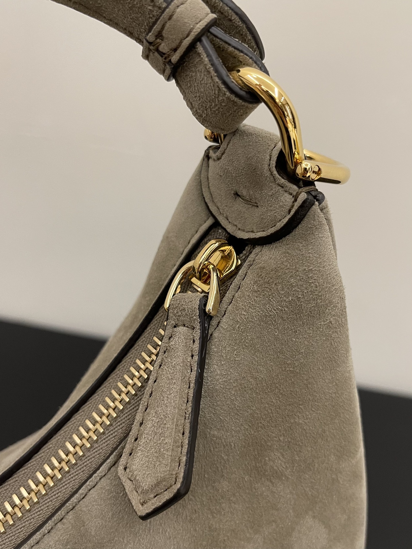 펜디 그라피 스웨이드 스몰 백 베이지