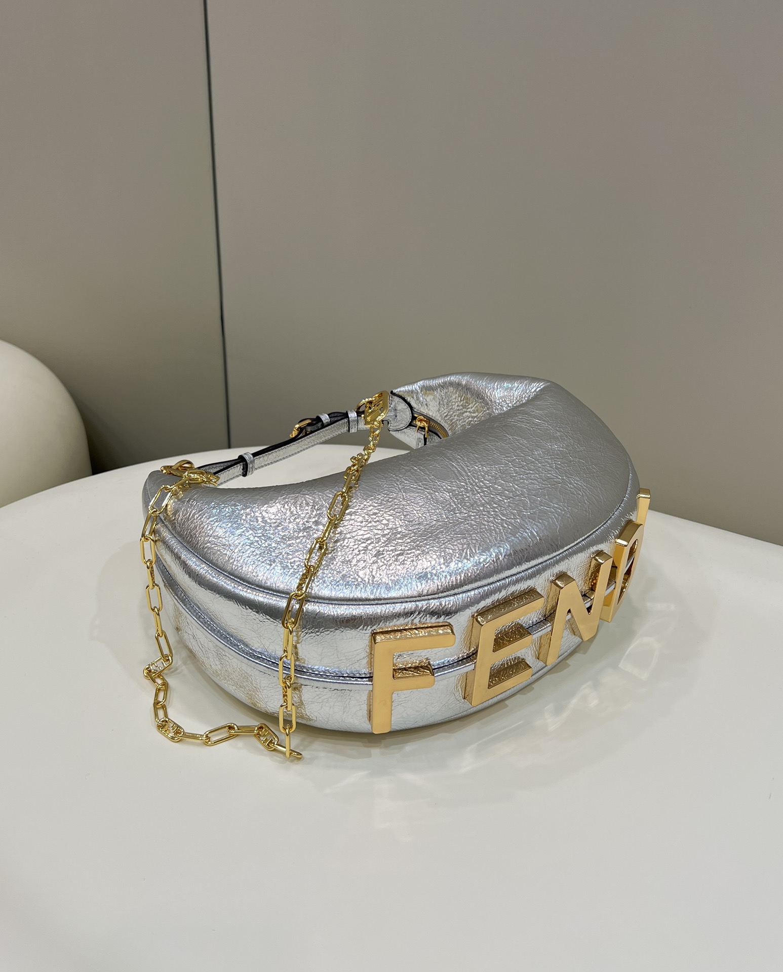 펜디 그라피 스몰 백 실버