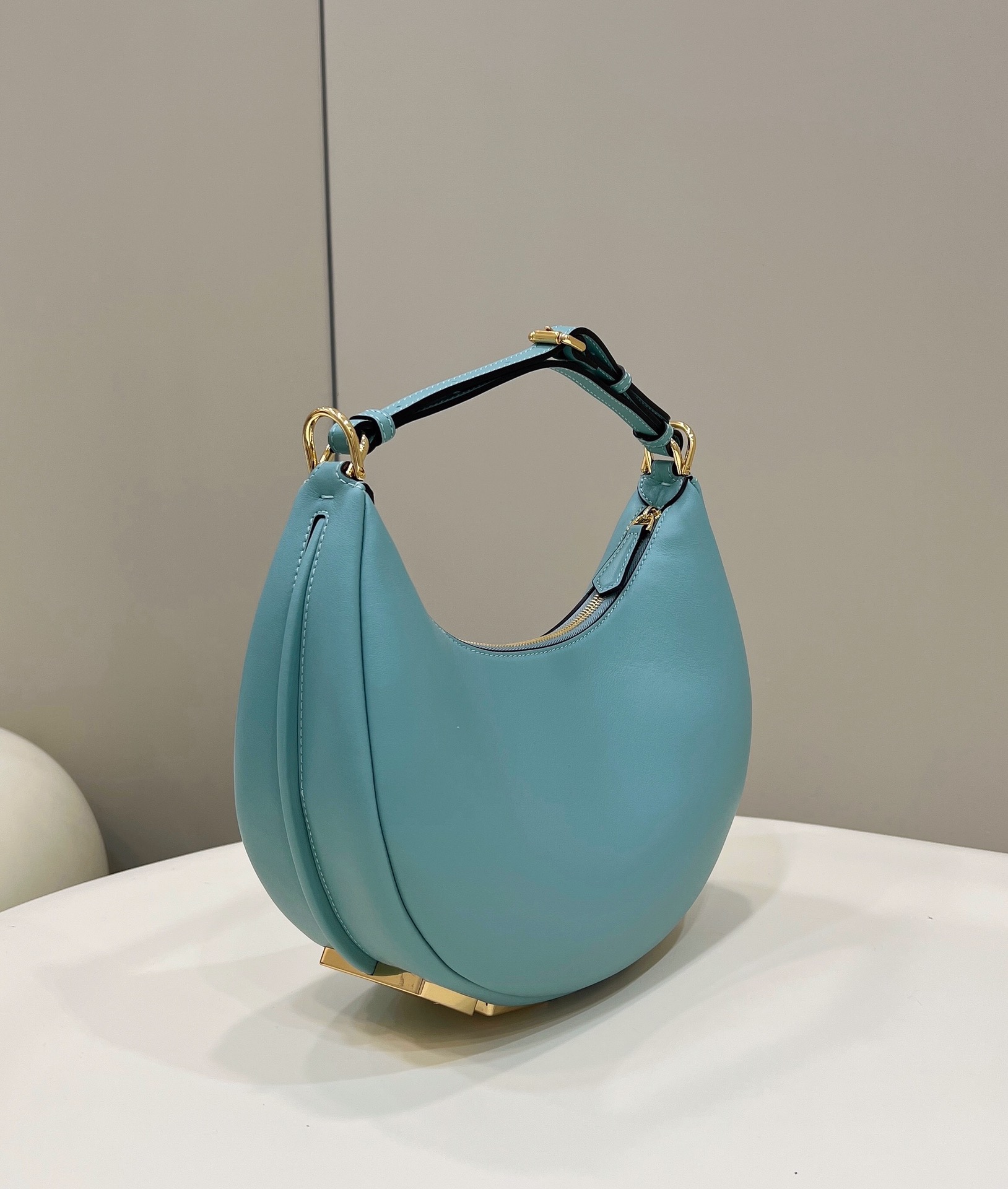 펜디 그라피 스몰 백 민트 그린