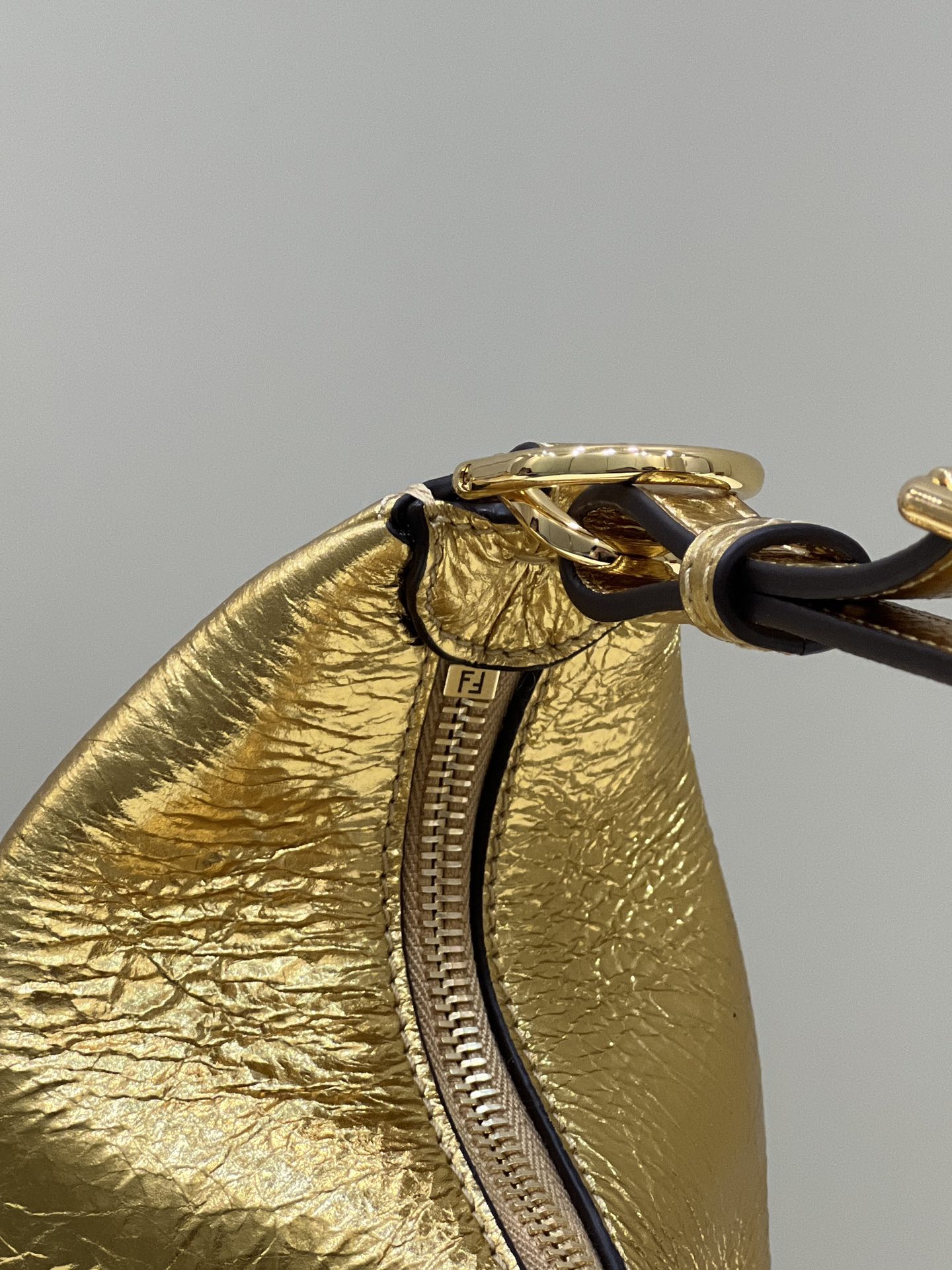 펜디 그라피 스몰 백 골드