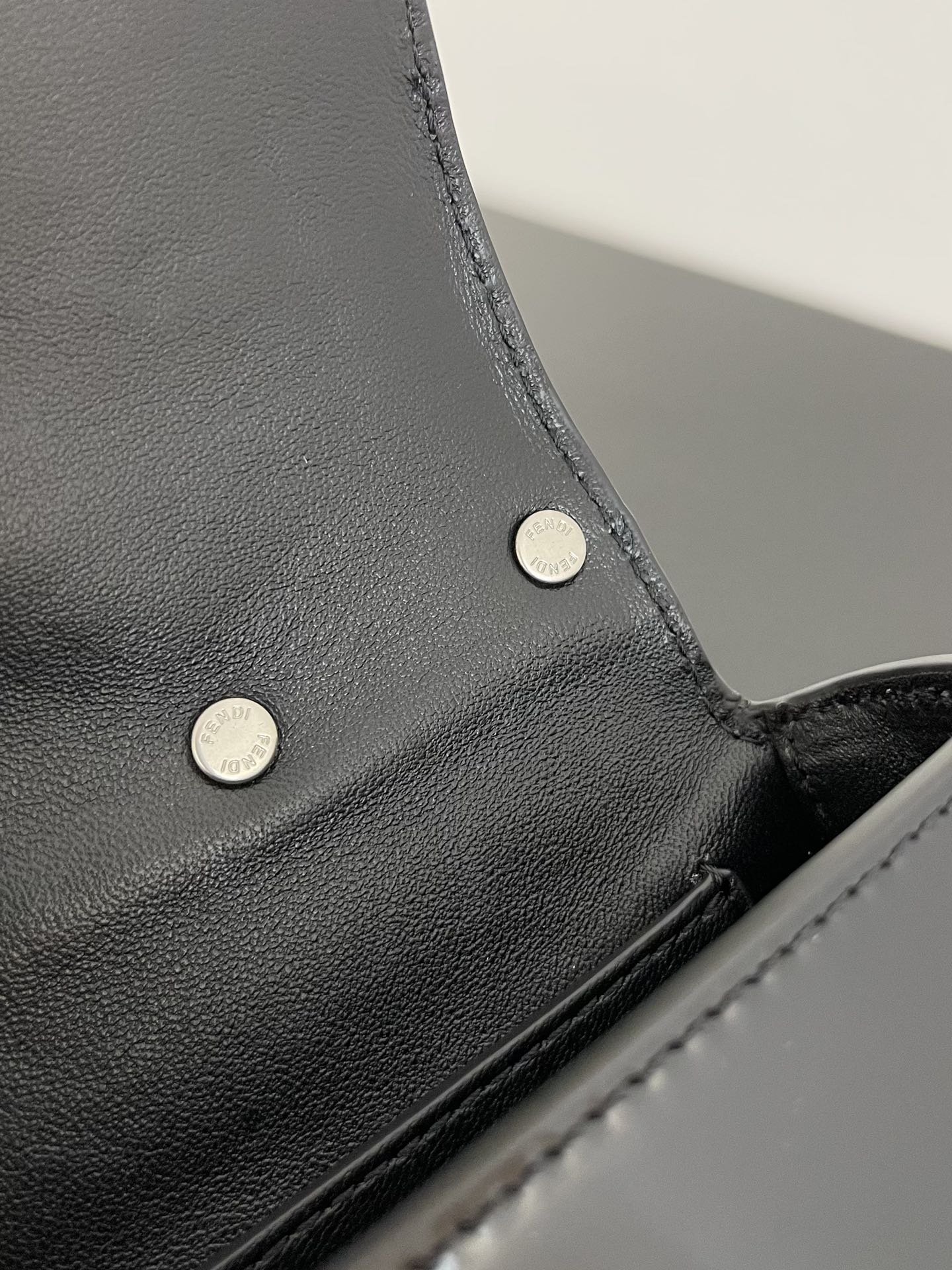 펜디 나노 백 F 블랙