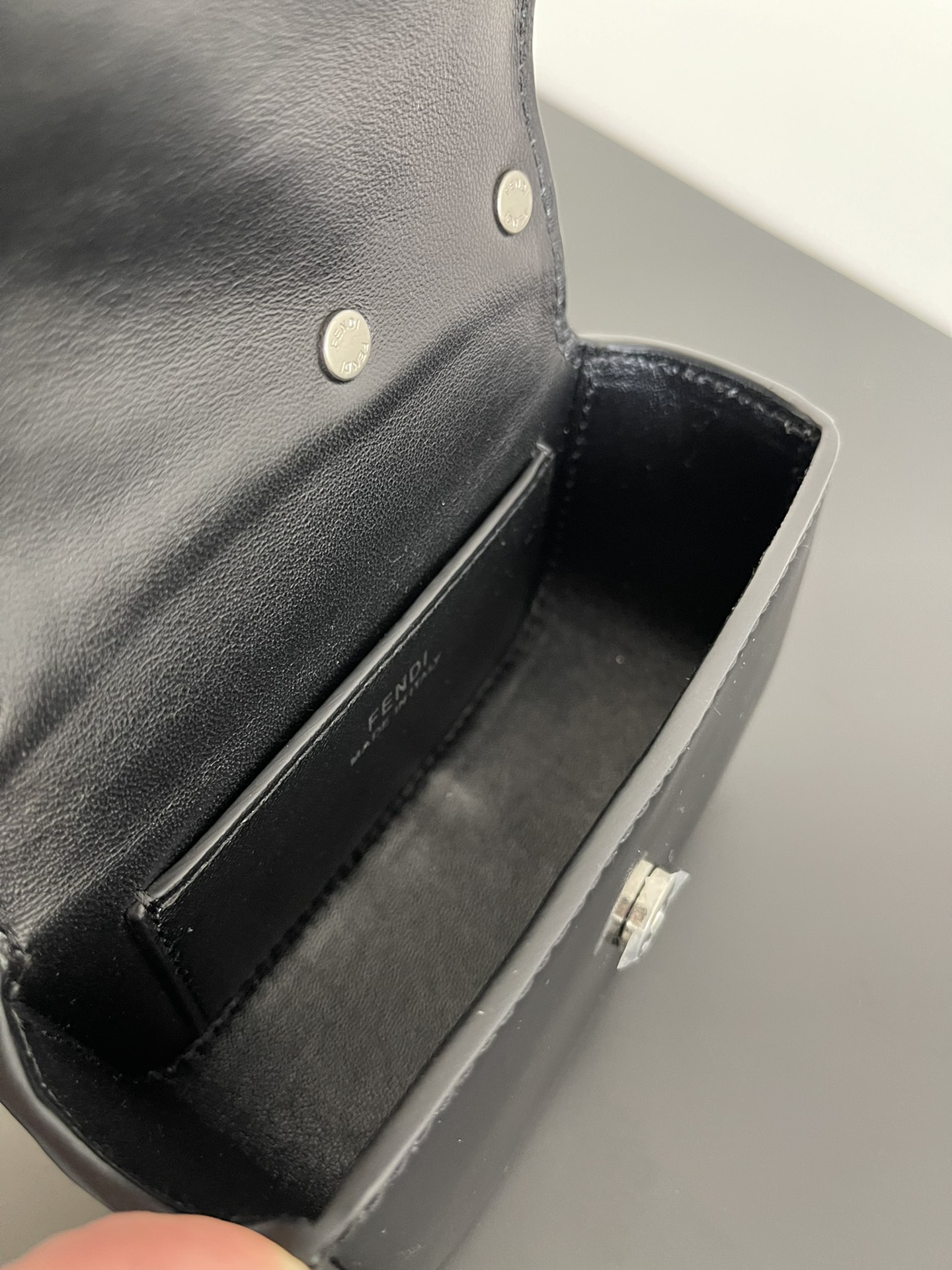 펜디 나노 백 F 블랙