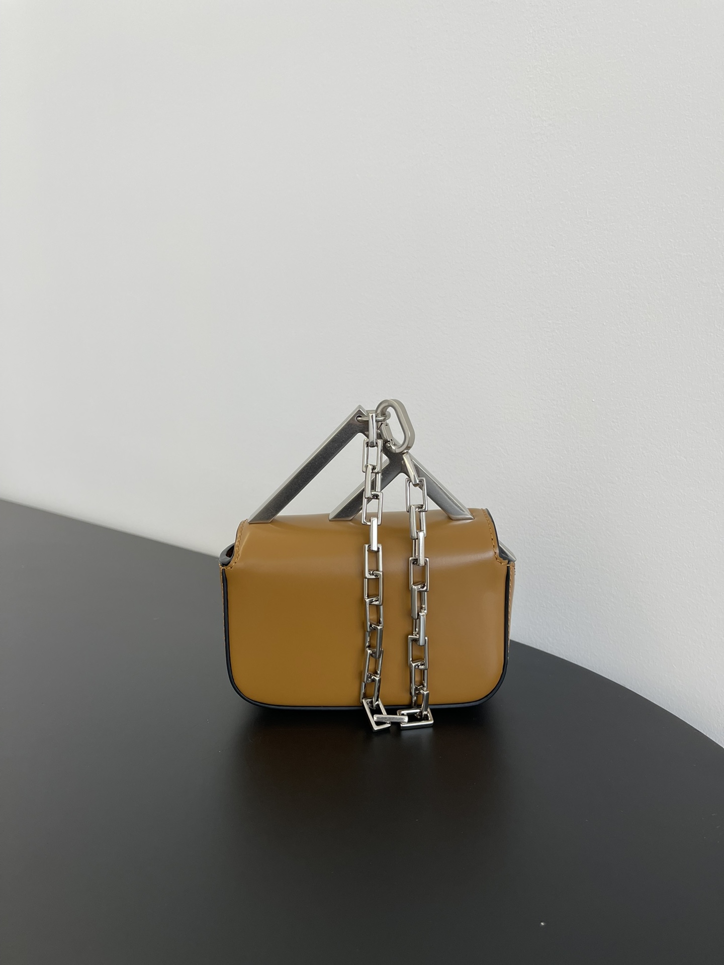 펜디 나노 백 F 브라운