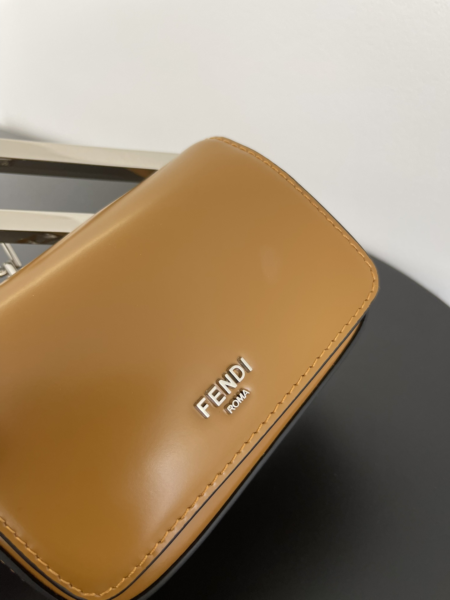 펜디 나노 백 F 브라운