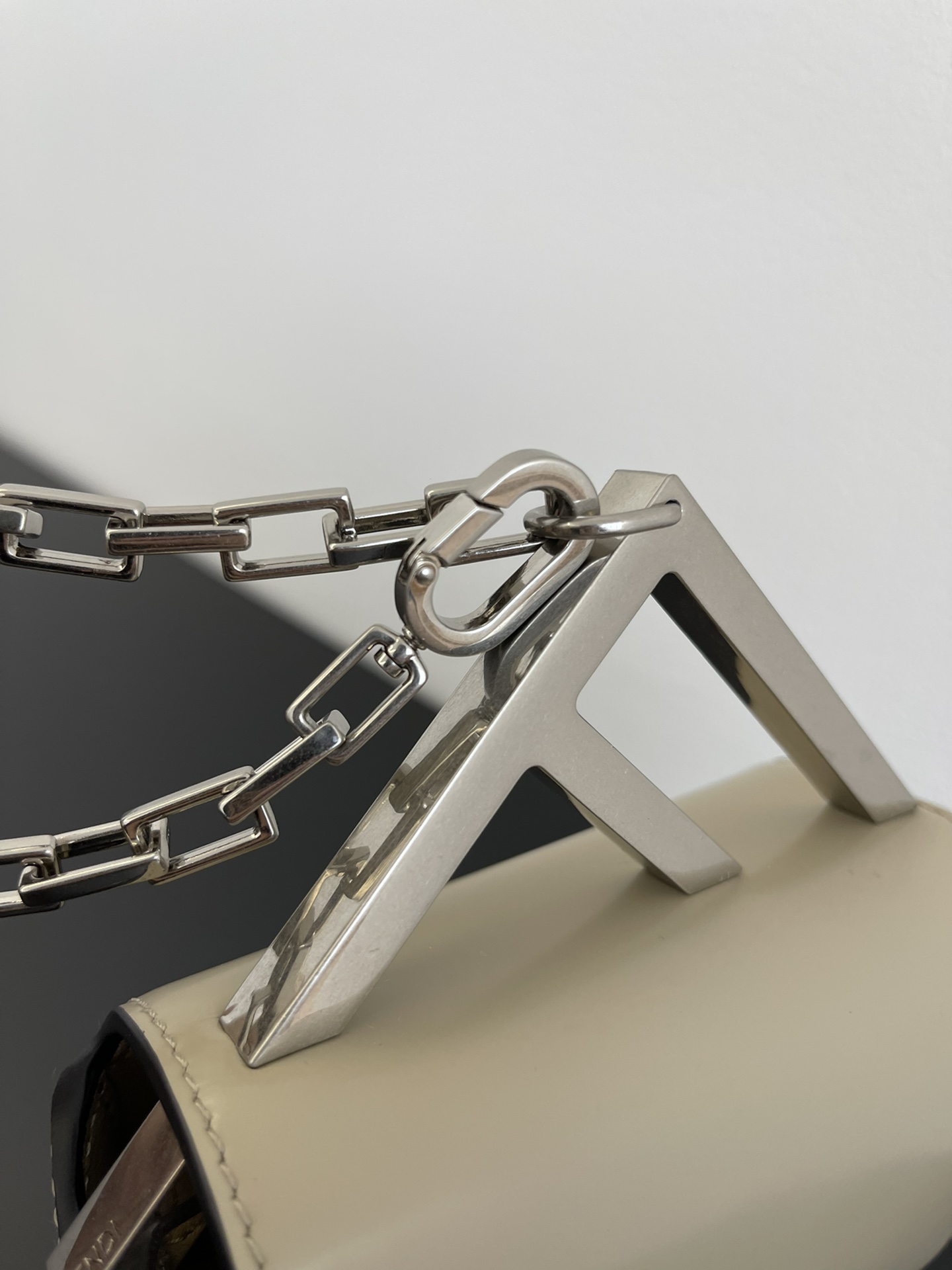 펜디 나노 백 F 베이지