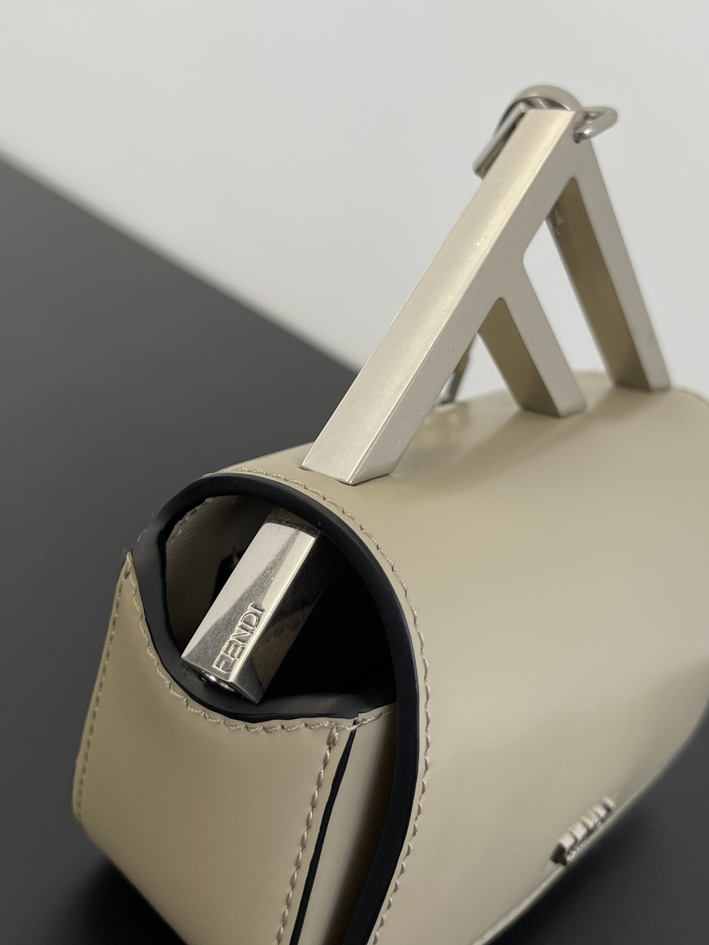 펜디 나노 백 F 베이지