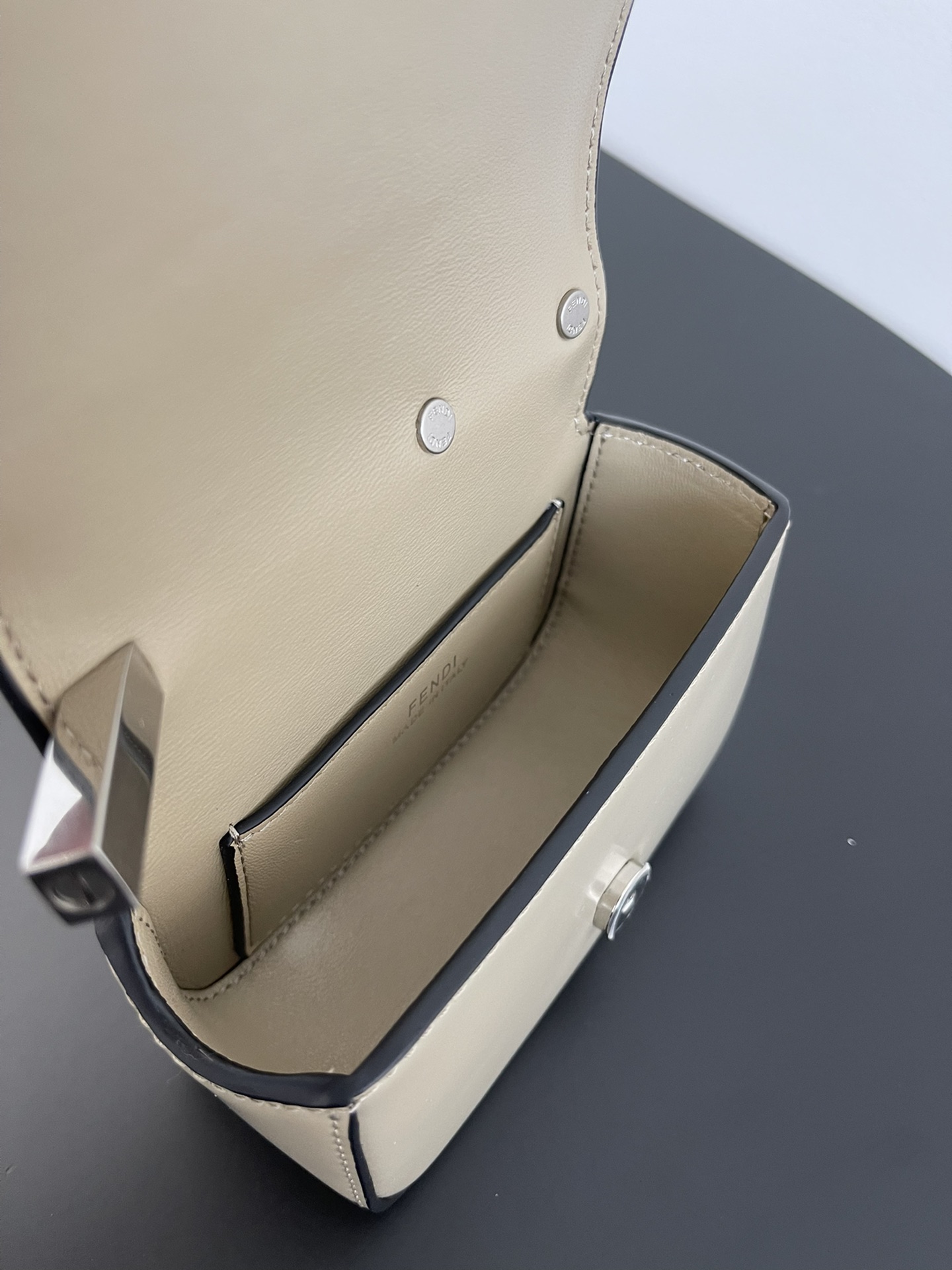 펜디 나노 백 F 베이지