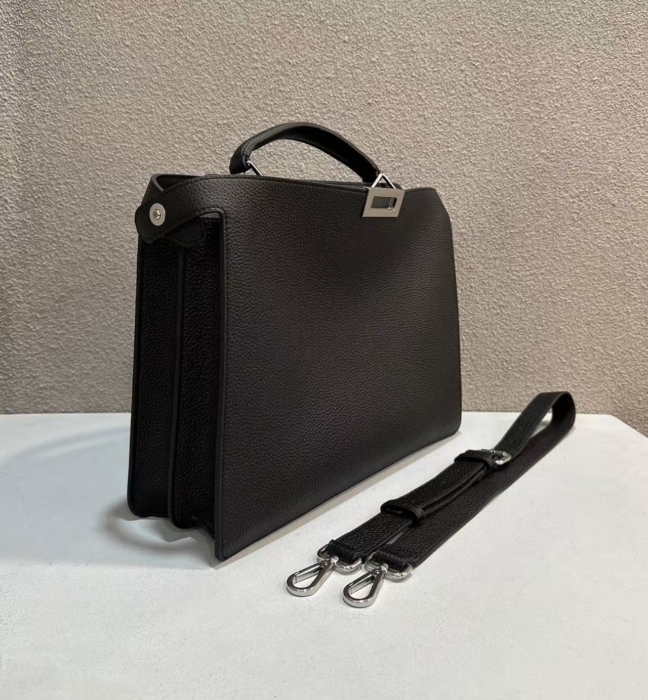 펜디 피카부 I See U 토트백