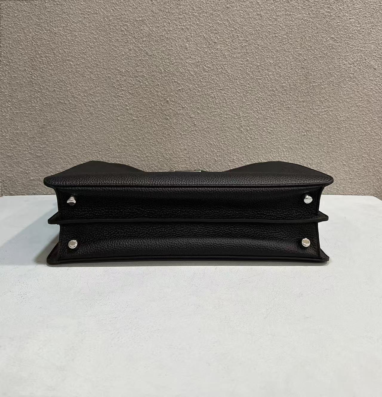 펜디 피카부 I See U 토트백