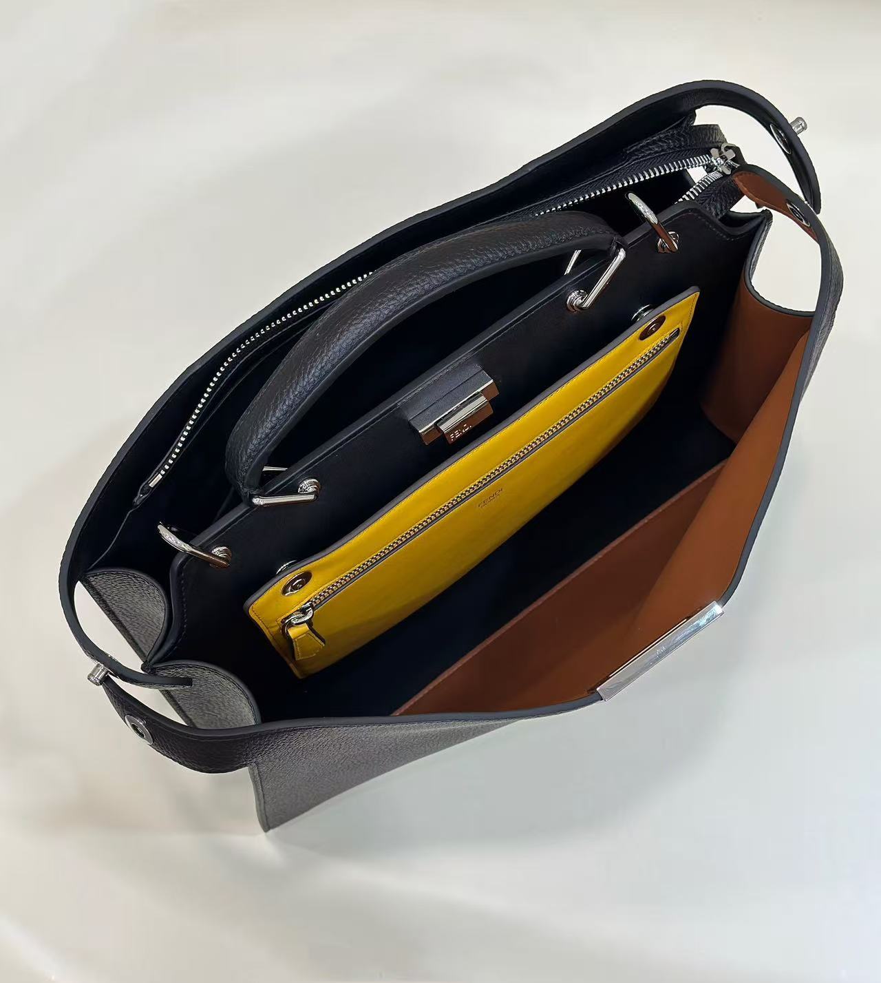 펜디 피카부 I See U 토트백