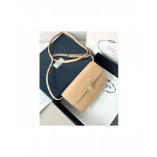 프라다 사피아노 트라이앵글 로고 1BD386