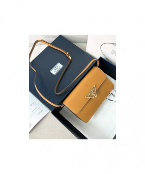 프라다 사피아노 트라이앵글 로고 1BD386