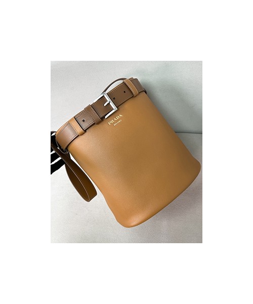 프라다 25ss 버클 숄더 백 1BE085