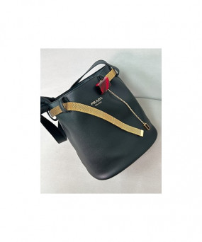 프라다 25ss 버클 숄더 백 1BE085