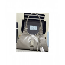 프라다 라지 레더 토트 백 1BG570