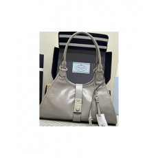 프라다 라지 레더 토트 백 1BG570