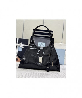 프라다 라지 레더 토트 백 1BG570