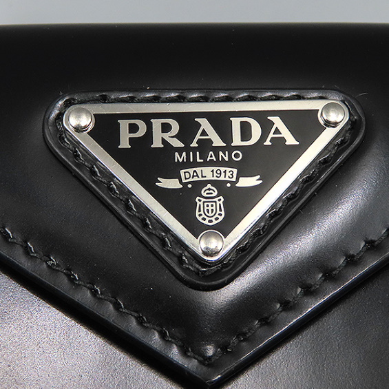 프라다 트라이앵글 로고 체인 숄더백 - 블랙 10X7X4CM