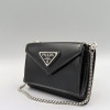 프라다 트라이앵글 로고 체인 숄더백 - 블랙 10X7X4CM