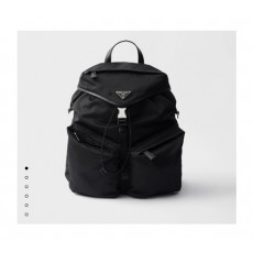 프라다 리나일론 및 가죽 백팩 높이: 40cm 폭: 30cm 길이: 17cm