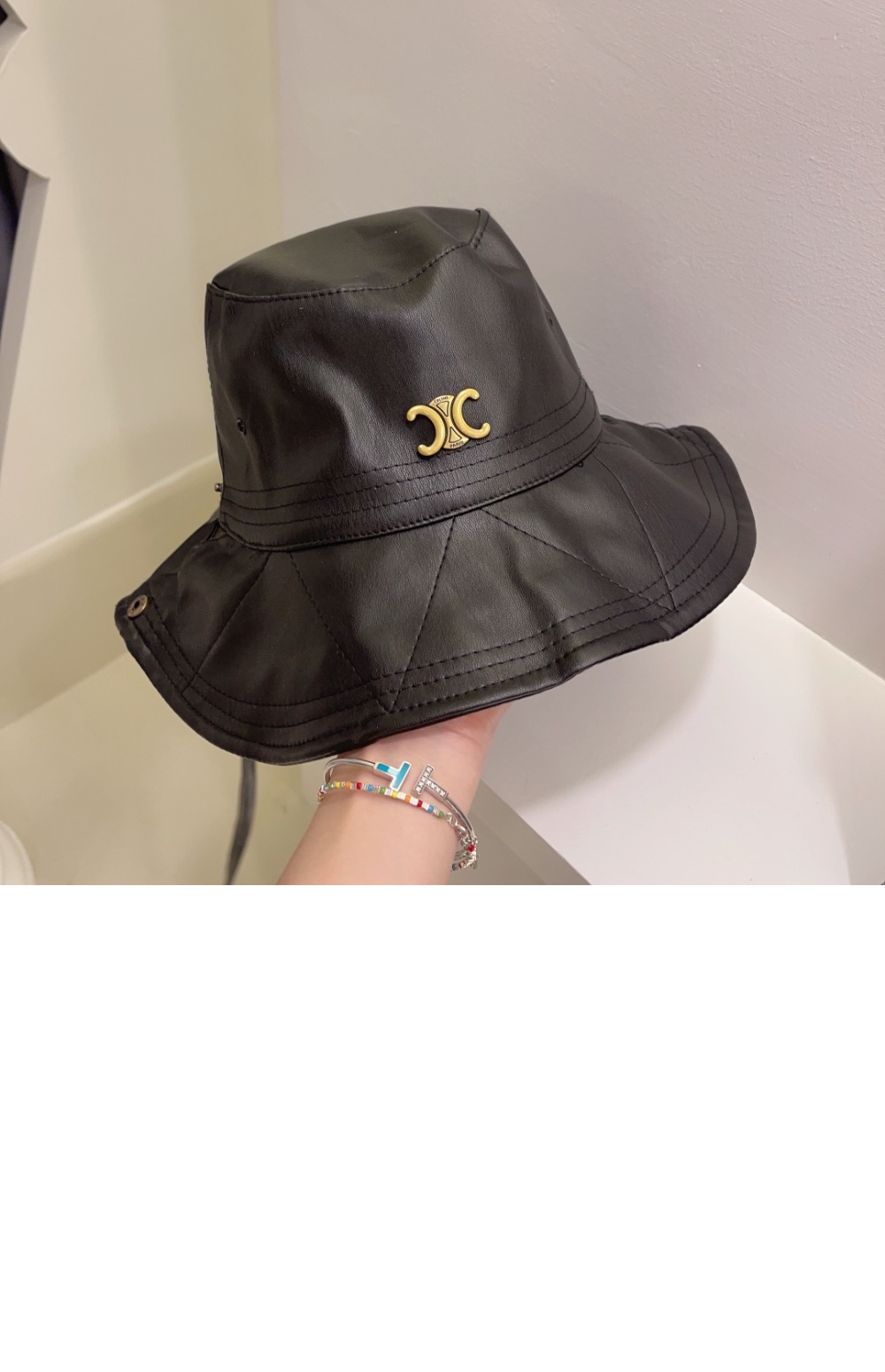 셀린느 선캡 2A7UB4