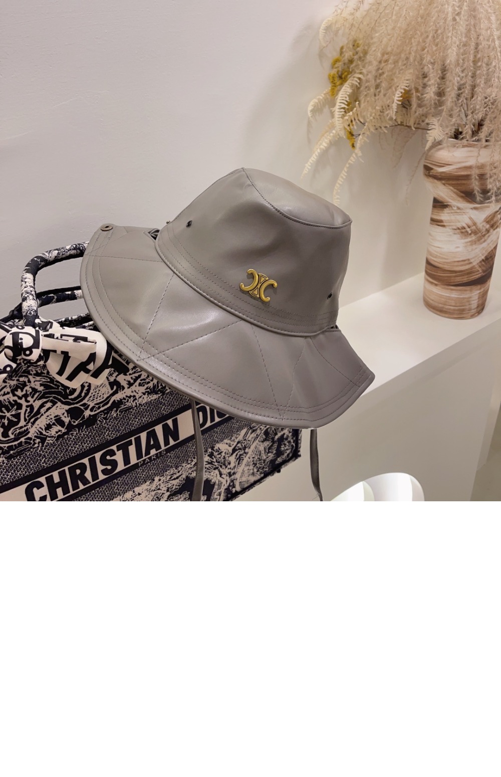 셀린느 선캡 2A7UB4