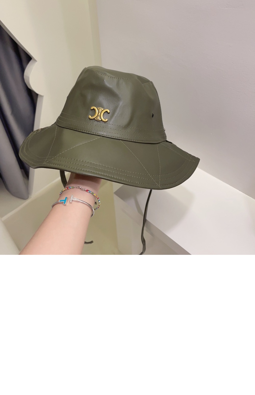 셀린느 선캡 2A7UB4