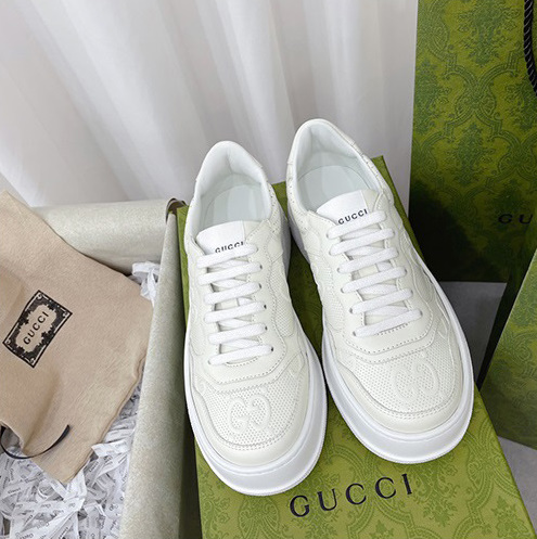 구찌 GG 엠보스 스니커즈 670408 1XL10 9014