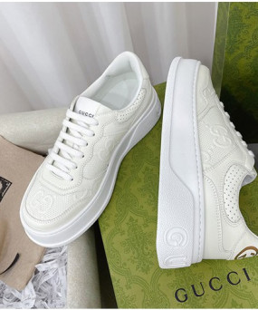 구찌 GG 엠보스 스니커즈 670408 1XL10 9014