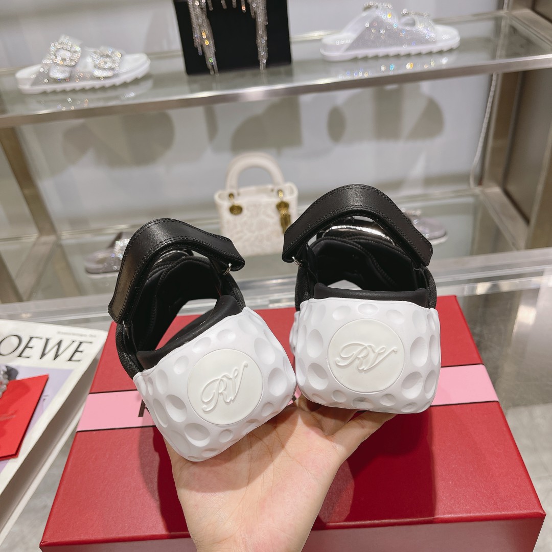 로저비비에 비브 런 라이트 스트라스 버클 샌들