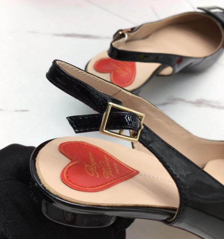 로저비비에 래커버클 페이턴트 레더 슬링백힐