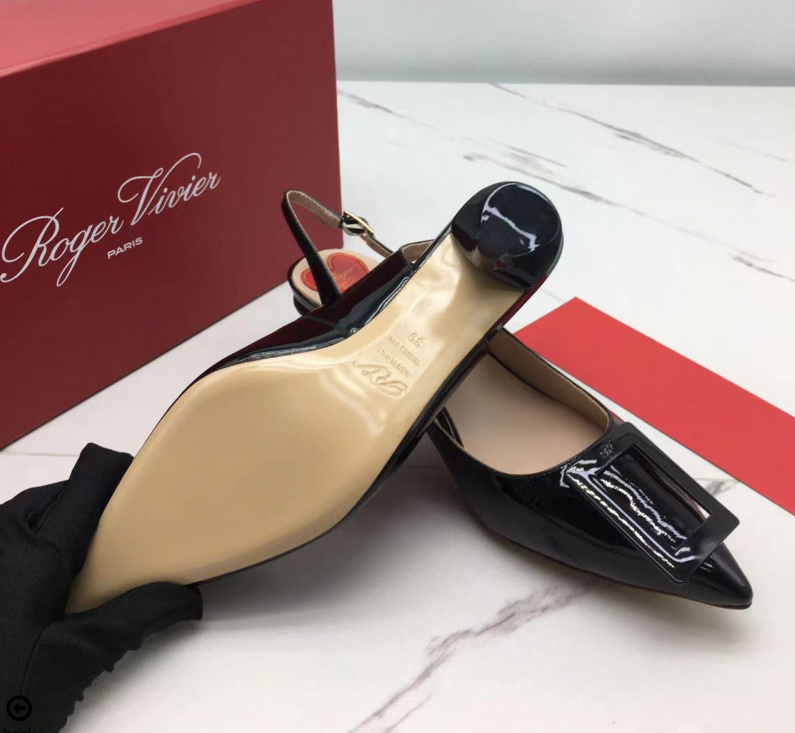 로저비비에 래커버클 페이턴트 레더 슬링백힐