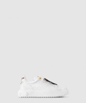 루이비통 지금 한 분이 진행을 하고 계십니다.