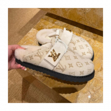 LV 코지 플랫 컴포트 클로즈드 뮬 화이트