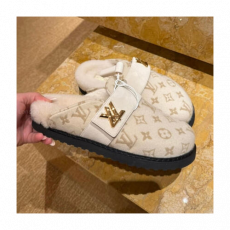 LV 코지 플랫 컴포트 클로즈드 뮬 화이트