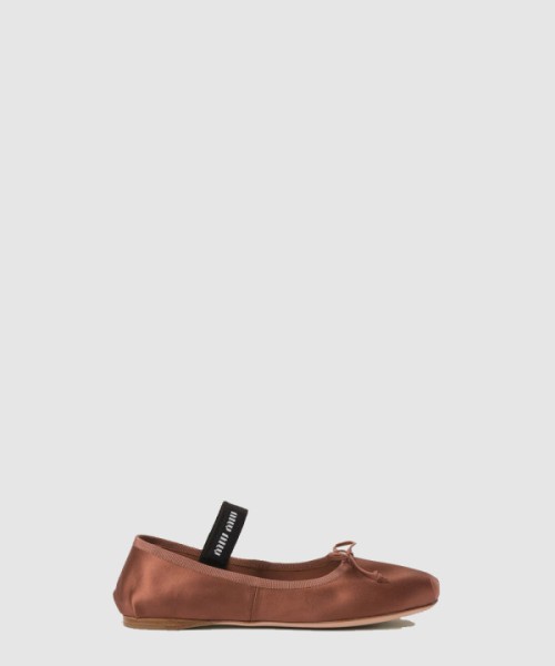 미우미우 새틴 발레리나 5F794D