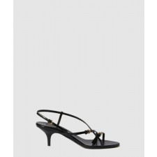 미우미우 에나멜 가죽 버클 샌들 5X342E