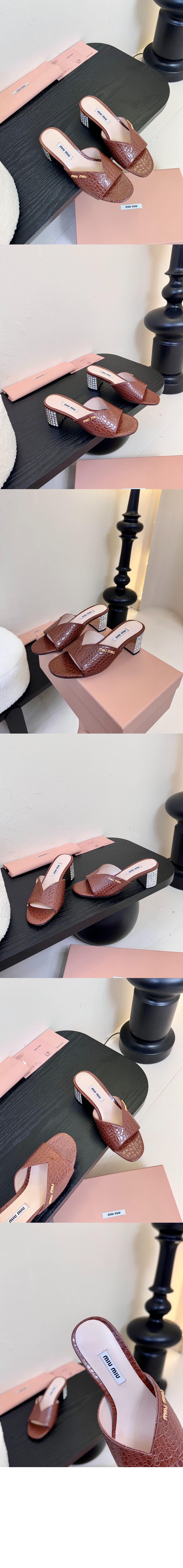 미우미우 악어 무늬 가죽 샌들 5XX477