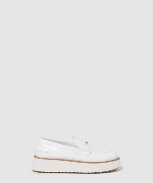 미우미우 브러쉬드 가죽 로퍼 5D175E