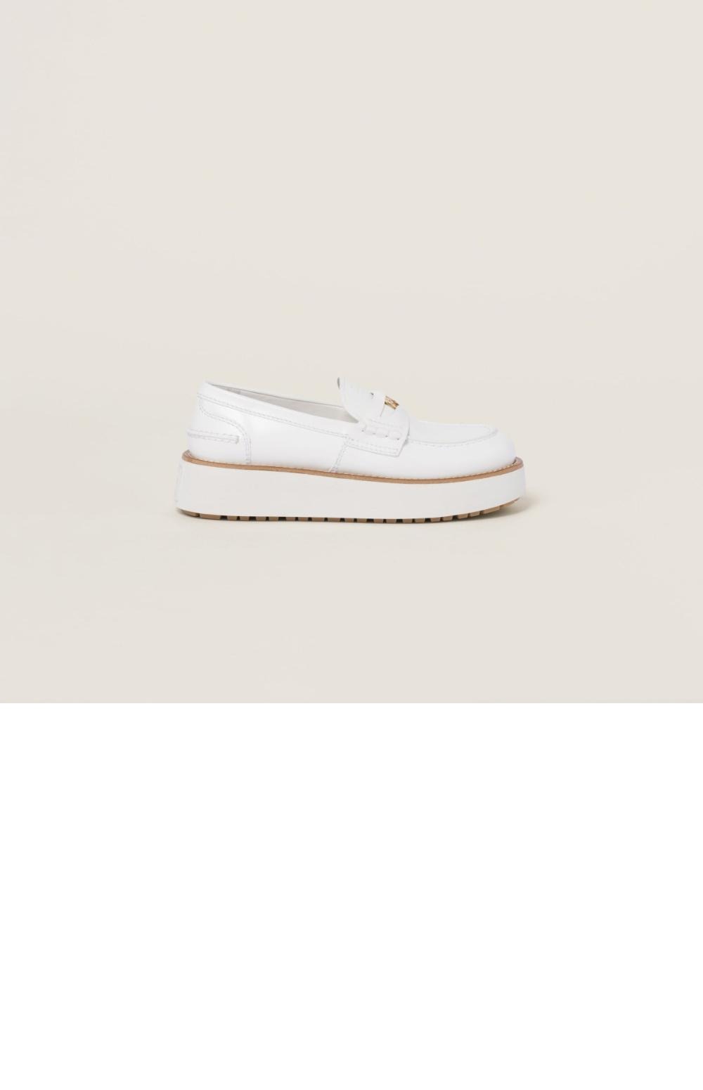 미우미우 브러쉬드 가죽 로퍼 5D175E