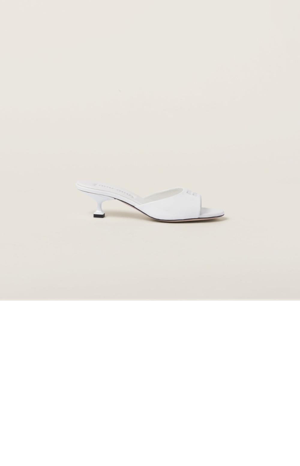 미우미우 페이턴트 가죽 샌들 5XX603