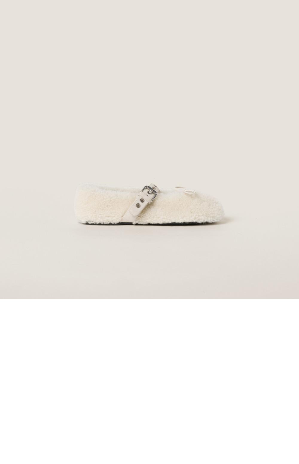 미우미우 가죽 발레리나 5F272E