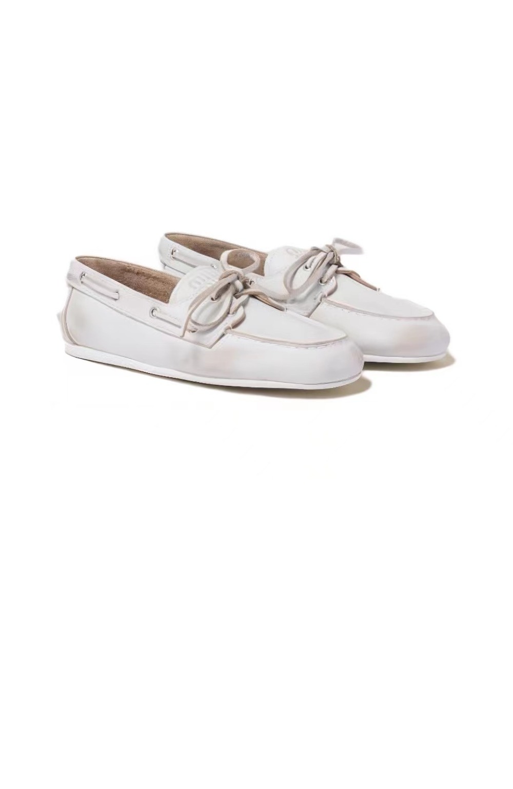 미우미우 안감 없는 블리치드 가죽 로퍼 5D123E