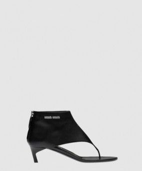 미우미우 페이턴트 가죽 통 샌들 5TK059