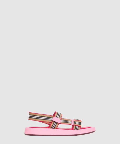 버버리 핑크 아이콘 스트라이프 샌들 8042675