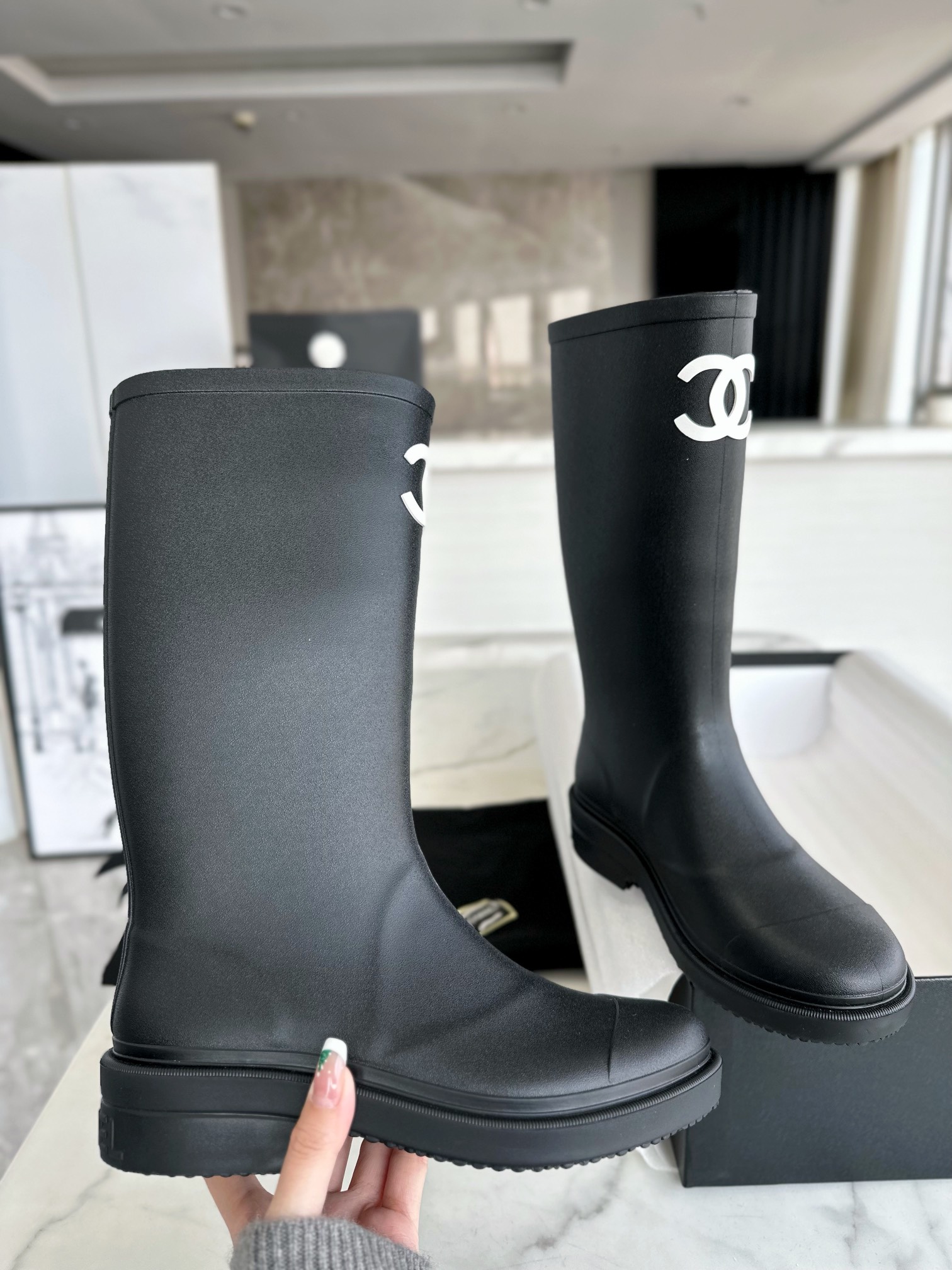 샤넬 레인부츠