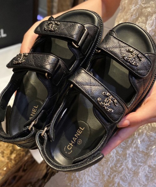 샤넬 레더 벨크로샌들 통굽가죽 스트랩샌들 G35927