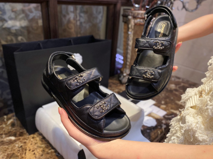 샤넬 레더 벨크로샌들 통굽가죽 스트랩샌들 G35927