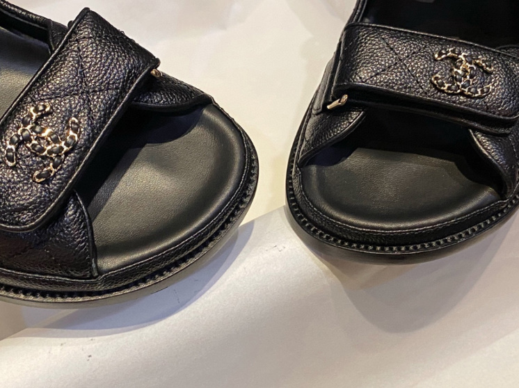 샤넬 레더 벨크로샌들 통굽가죽 스트랩샌들 G35927