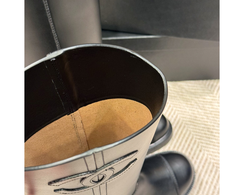 샤넬 가죽 빅 옆 CC로고 롱부츠 24SS 레더 부츠 블랙 G45433